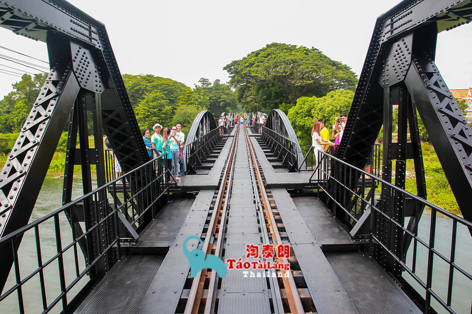 bridge-980323_960_720 拷貝.jpg