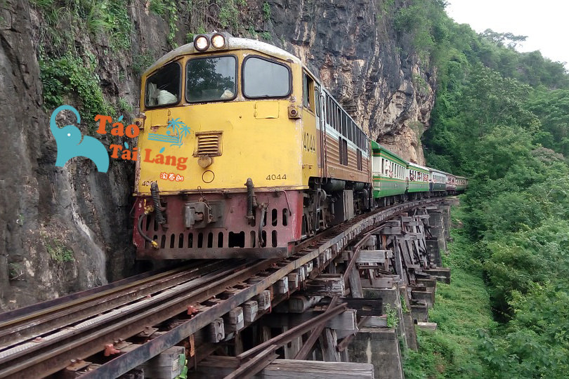 train-861400_960_720 拷貝.jpg