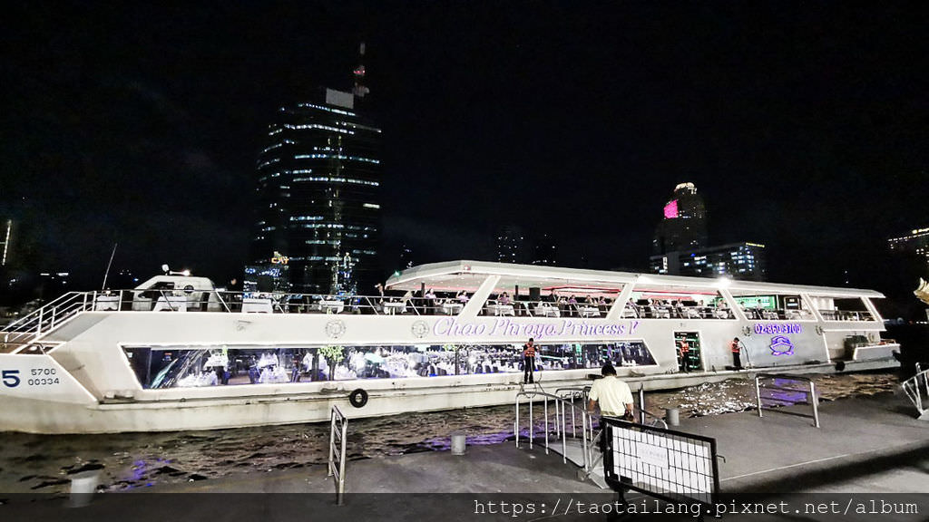 公主號@ iconSiam pier,搭船前還可以順便看水舞_200302_0009.jpg