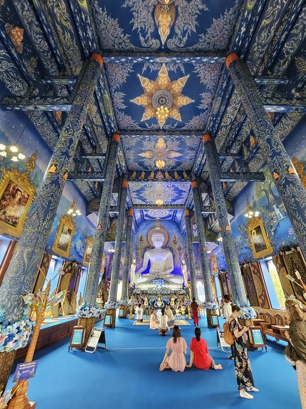 清萊一日遊經典行程,白廟、藍廟、黑屋一次走訪天堂地獄深海奇景! - 第6張圖 清萊藍廟