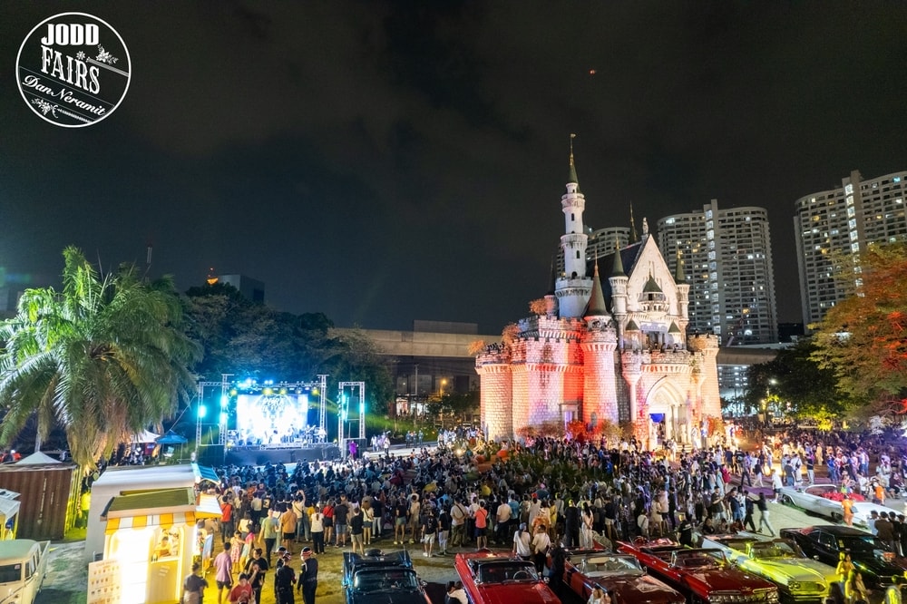 Train night market DanNeramit